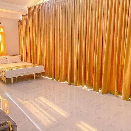 Legends Hotel Lemery Buitenkant foto